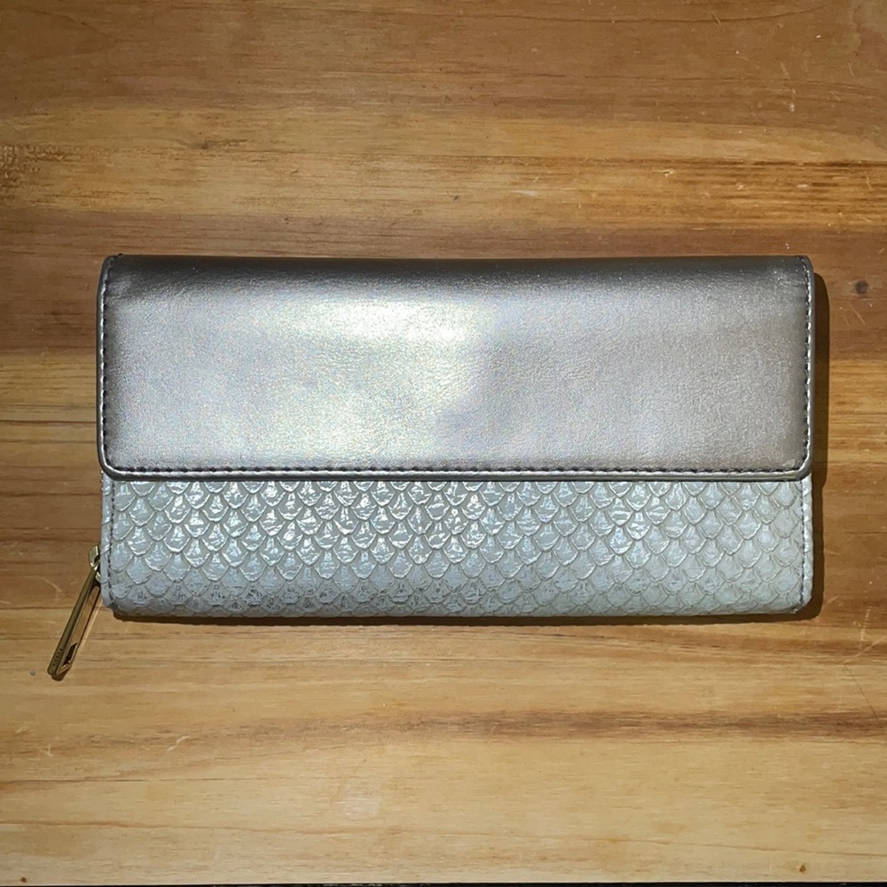 Fossil Silver Scales Leather Wallet